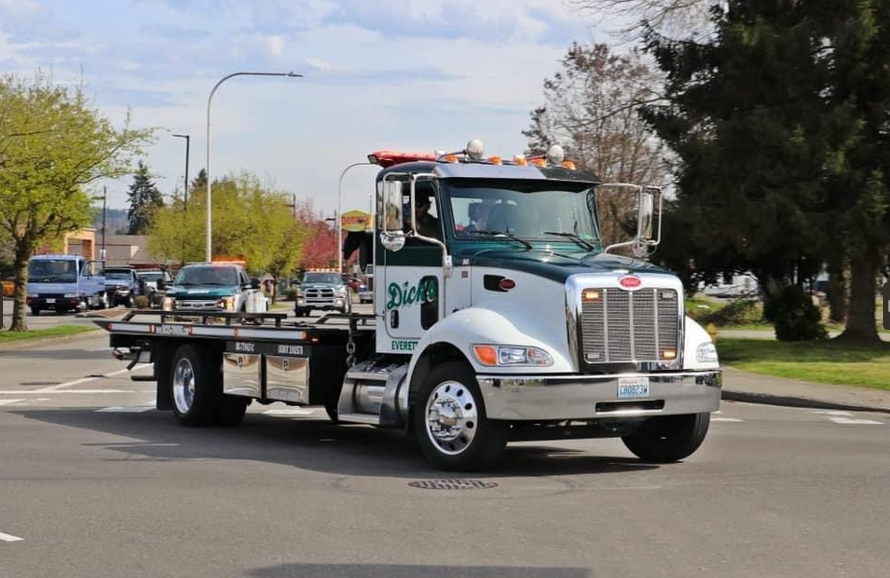 Why Dealerships and Auto Shops Trust Flatbed Towing Services